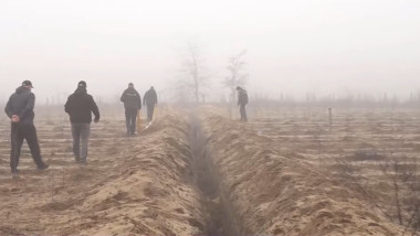 Șine denivelate pe traseul tramvaiului 32 din Capitală. Traficul nu e oprit, bucureștenii circulă pe propriul risc: „E un real pericol”