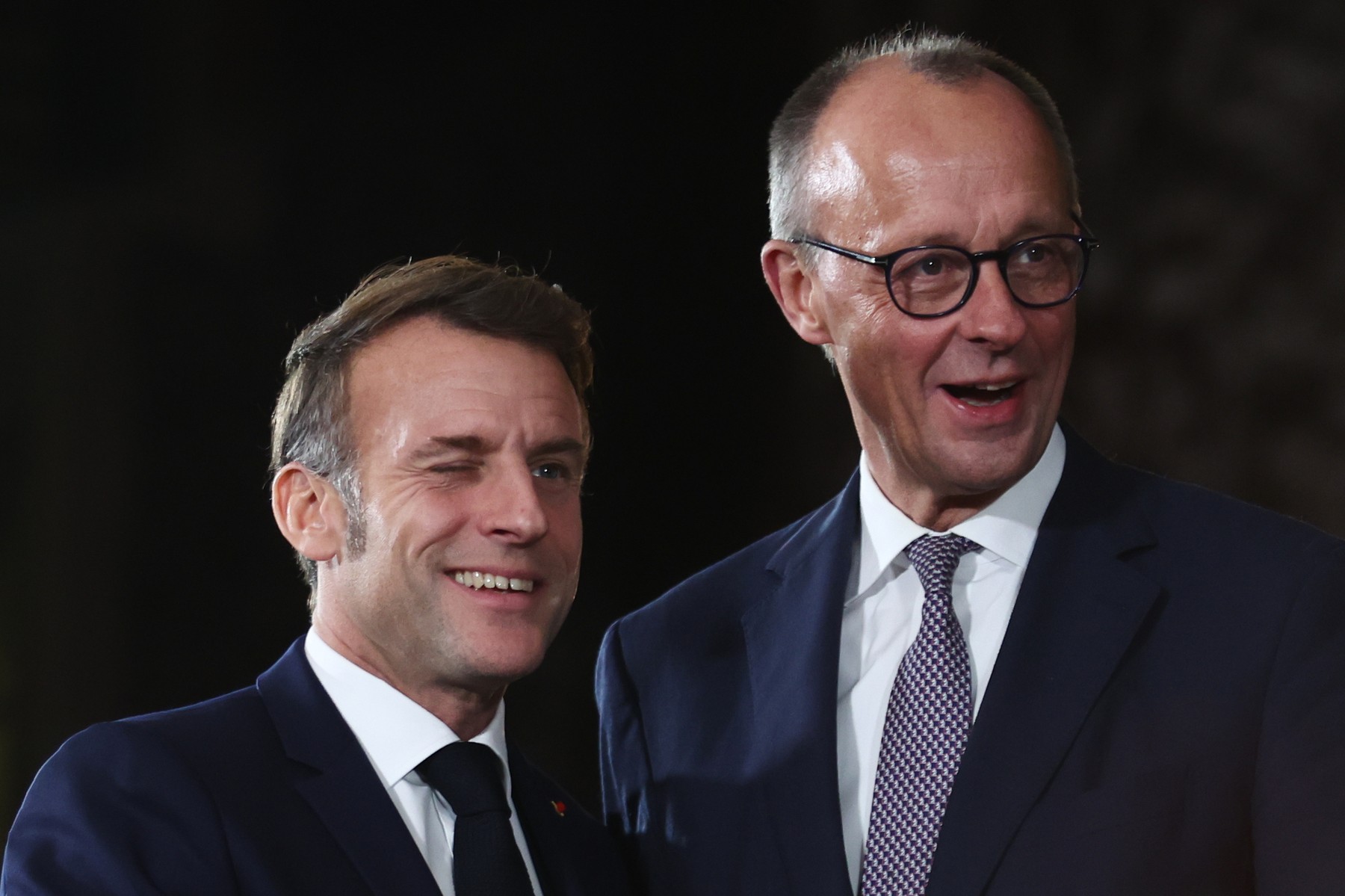 „Macron l-a trădat pe Merz și știe că va trebui să plătească”. Cum s-au inversat rolurile Franței și Germaniei în Uniunea Europeană