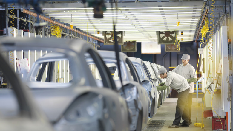 VIDEO  Val de concedieri în fabricile auto din vestul țării. Motivul pentru care mii de oameni vor rămâne fără slujbe în viitorul apropiat