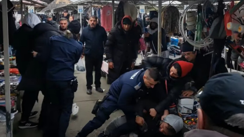 VIDEO  Bătaie într-o piață din Timișoara. Scandalul a început când jandarmii au mers acolo să caute produse contrafăcute