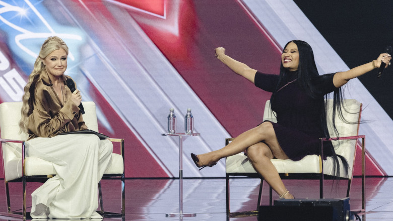 VIDEO  Nicki Minaj îl numește „asasin” pe J. D. Vance, la un eveniment al văduvei lui Charlie Kirk. Reacția Erikăi Kirk: „Trebuie să râzi”
