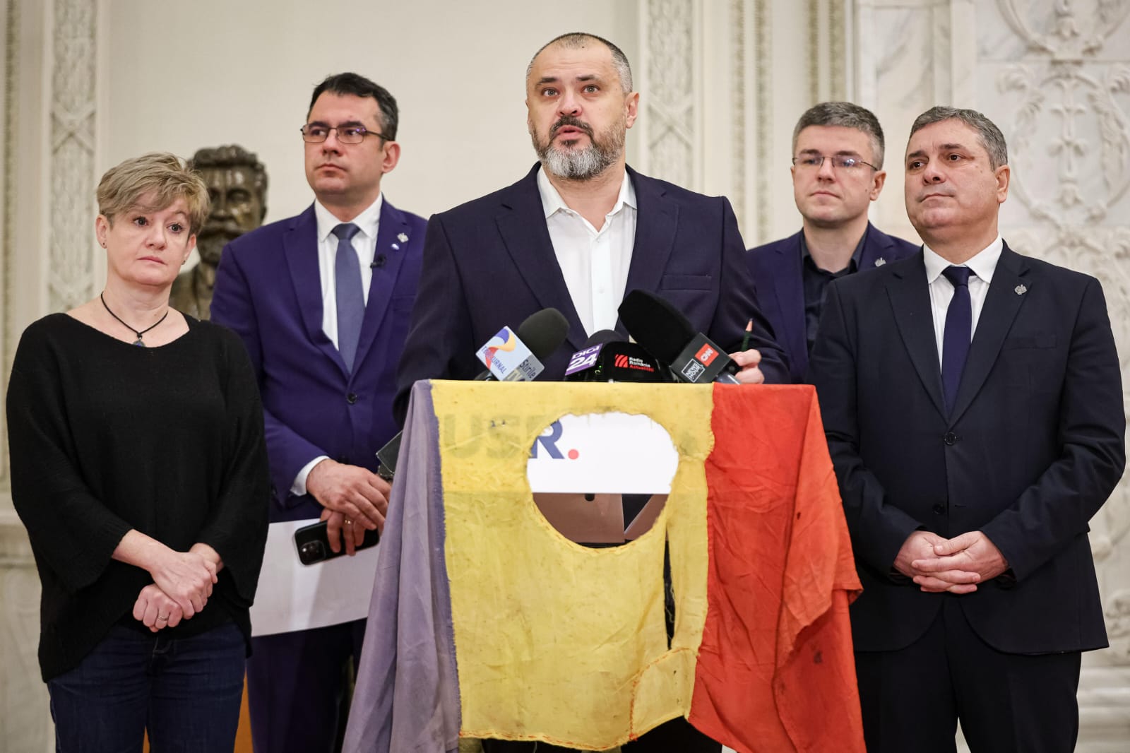 USR propune interzicerea organizațiilor și simbolurilor comuniste. Pedepse cu închisoarea pentru propaganda comunistă