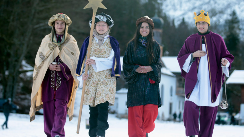 Tradiții românești de Crăciun: Cum se sărbătorește ziua de 25 decembrie și ce obiceiuri aduc noroc