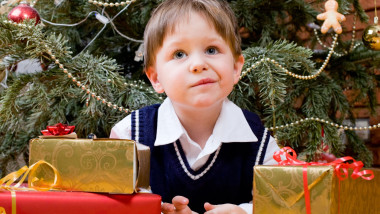baiat baietel cadouri craciun brad