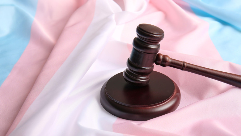 Un tribunal italian a permis unui adolescent de 13 ani să-și schimbe sexul: mediile catolice au reacționat criticând dur decizia