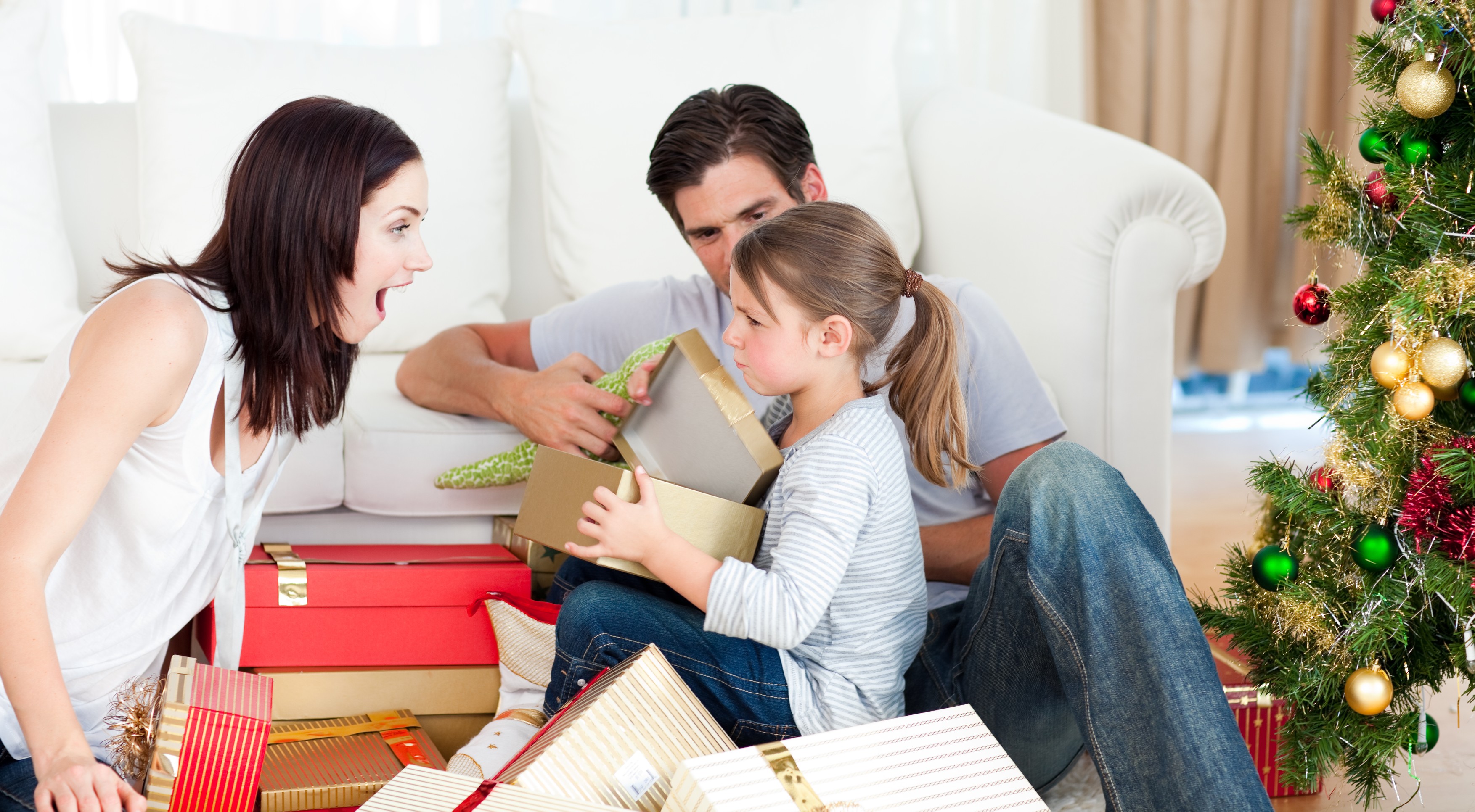 Masa tradiţională de Sărbători, bradul şi câteva cadouri: Cât costă un Crăciun românesc, „fără extravaganțe”