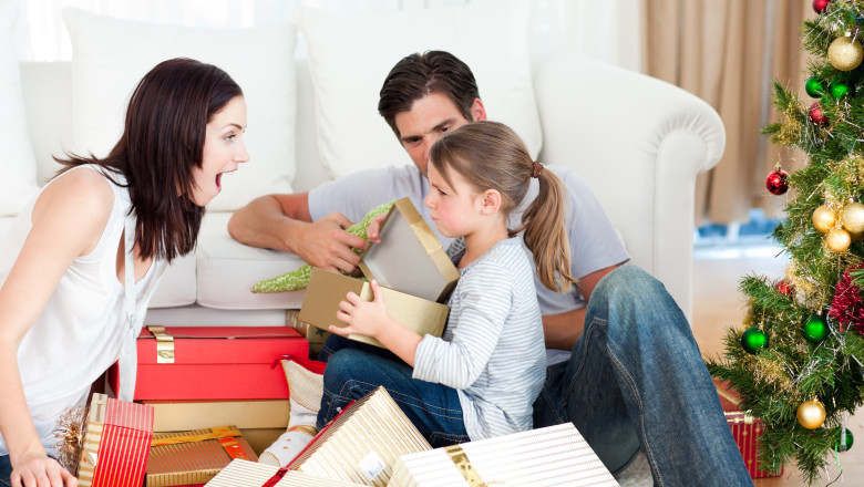 Masa tradiţională de Sărbători, bradul şi câteva cadouri: Cât costă un Crăciun românesc, „fără extravaganțe”