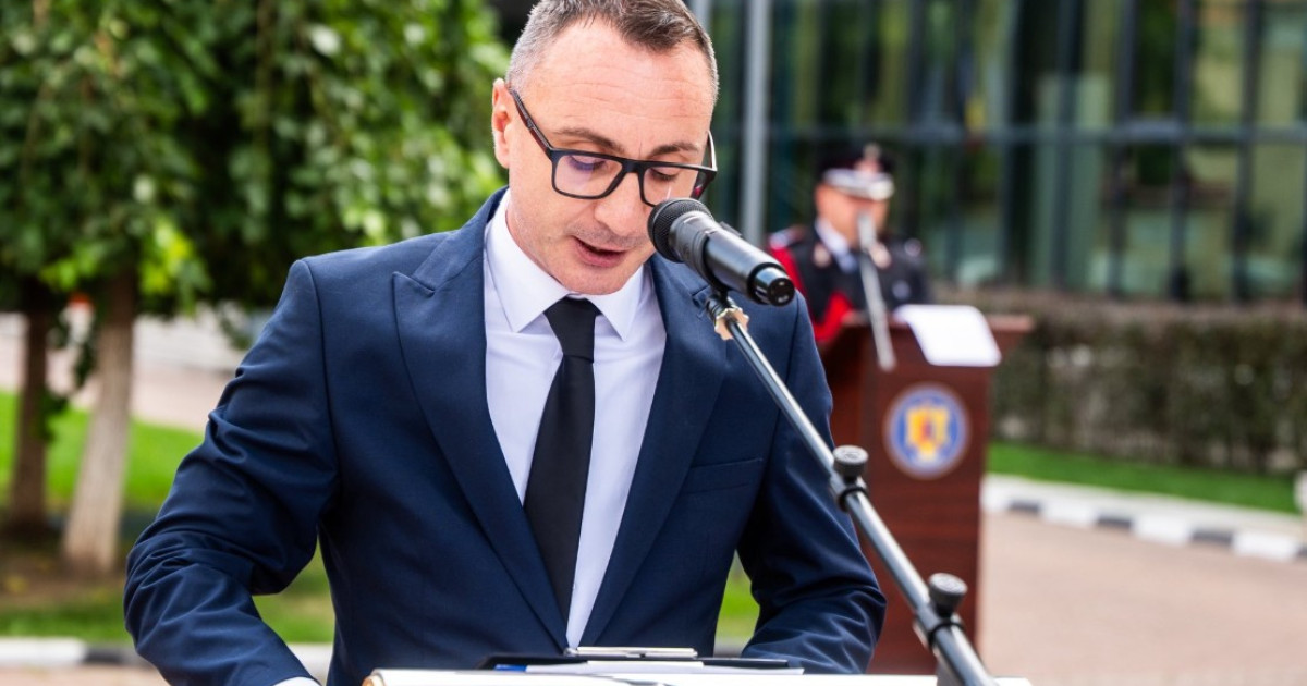 Prefectul și subprefectul de Olt, reținuți pentru falsificare de documente și utilizare ilegală a armelor