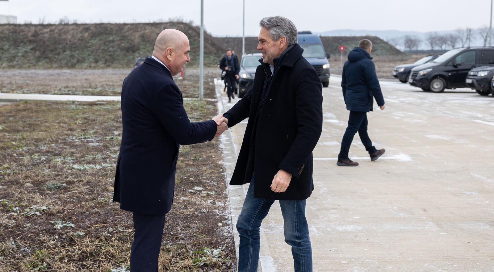 Premierul Olandei și Ilie Bolojan au vizitat Baza Aeriană de la Câmpia Turzii