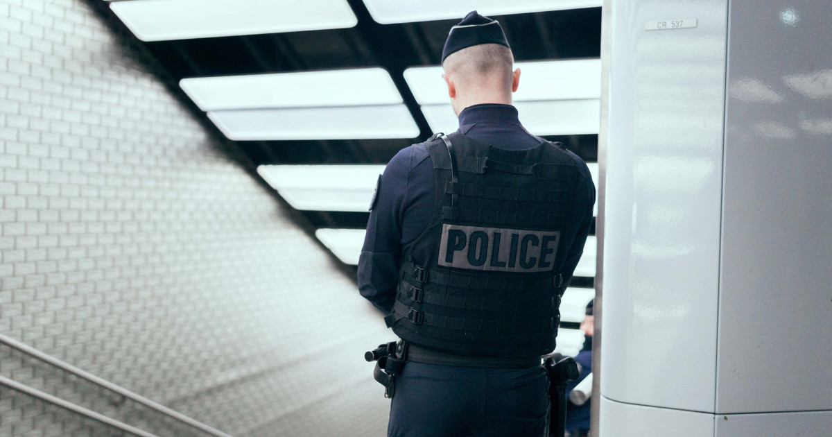 Român arestat la Paris după atac cu ciocanul