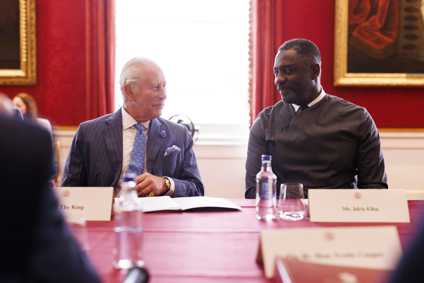 Actorul Idris Elba a fost înnobilat de regele Charles. Ce vedete au mai fost incluse pe lista de onoruri de Anul Nou