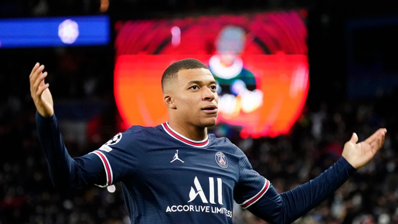 kylian mbappe pe teren