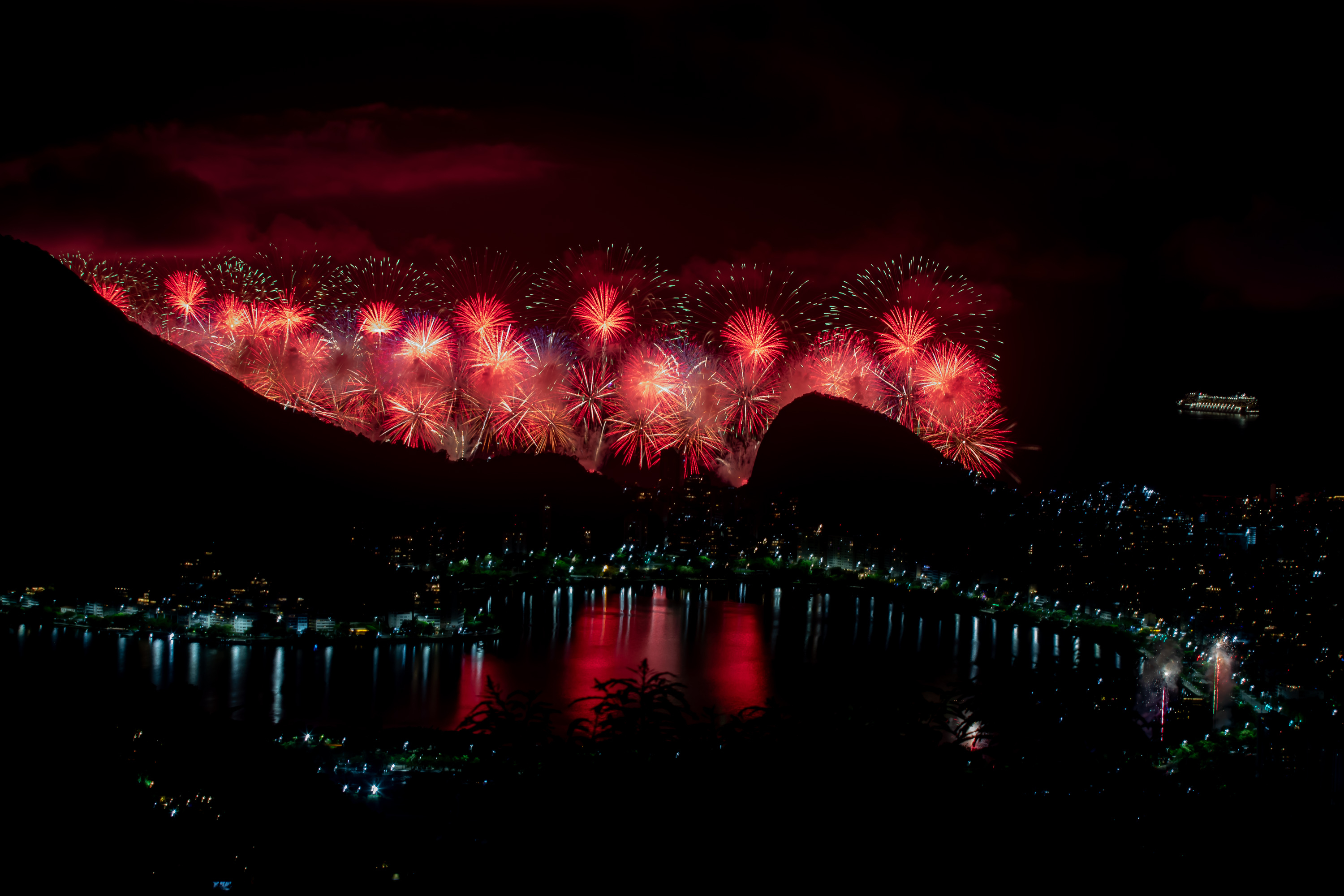 Cea mai mare petrecere de Anul Nou din lume, desemnată de Guinness World Records: A strâns peste 2,5 milioane de oameni pe plajă