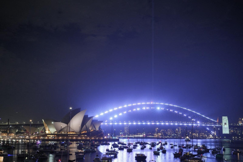 Tribute to victims of the Bondi attack in Sydney ahead of New Year’s Eve celebration