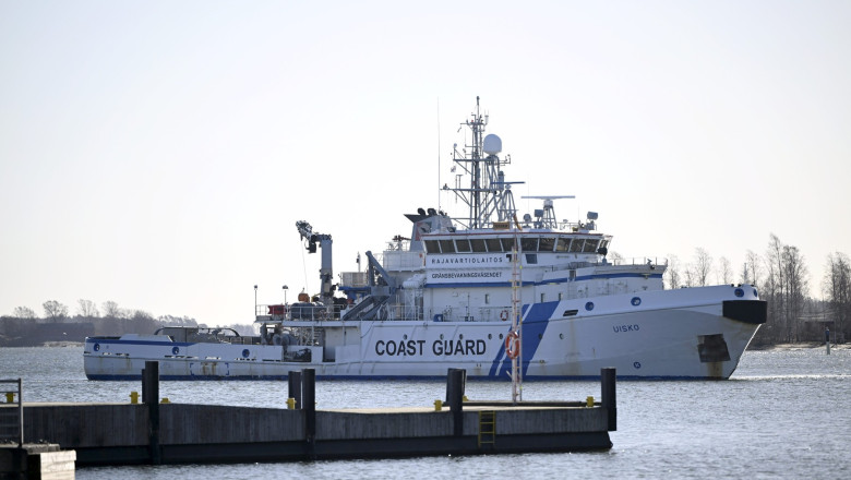 Alertă de securitate în Marea Baltică. Poliția finlandeză a sechestrat o navă după avarierea unui cablu de telecomunicații