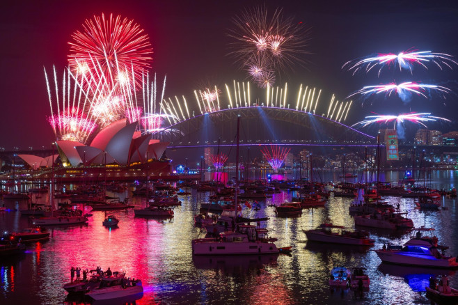 Sydney, Australia. 1 January 2026. Australia celebrates the arrival of 2026 with a midnight fireworks display on Sydney Harbour. Credit: Robert Wallace / Wallace Media Network / Alamy Live News