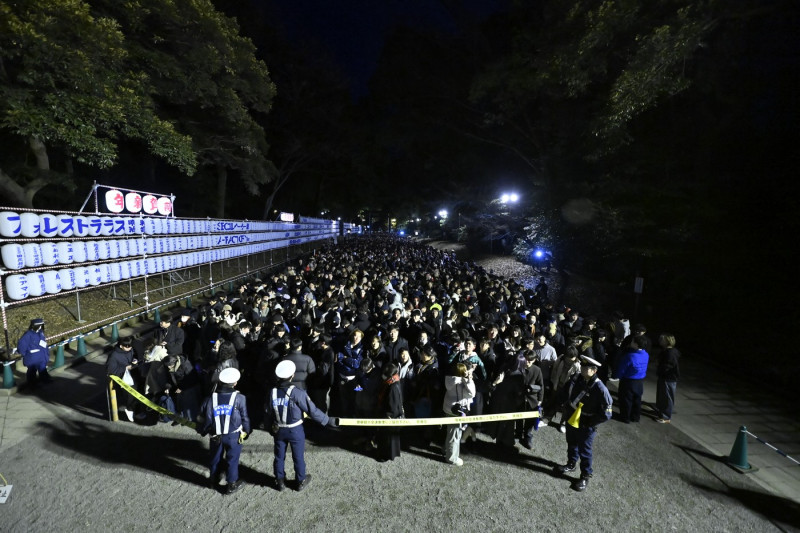 Crowds visit Meiji Jingu Shrine to welcome the New Year in Tokyo