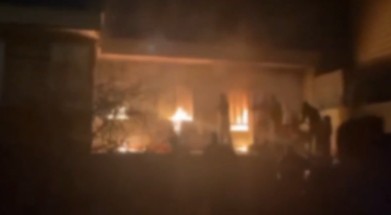 Violențe și clădiri guvernamentale vandalizate. Iranienii au ieșit în stradă împotriva regimului ayatolahilor