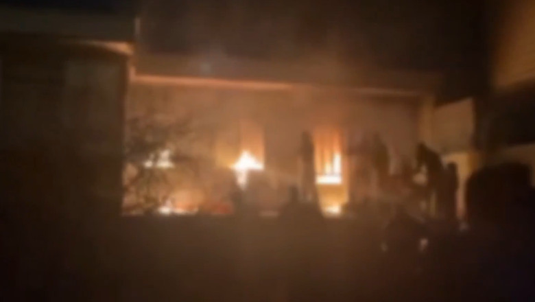 VIDEO  Violențe și clădiri guvernamentale vandalizate. Iranienii au ieșit în stradă împotriva regimului ayatolahilor