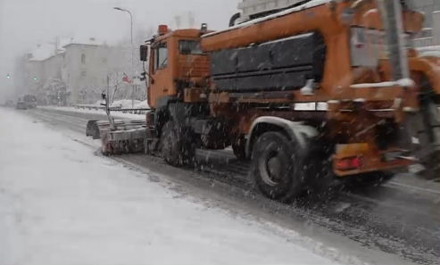 „O iarnă autentică.” Urmează zile cu ninsori, viscol și polei, se depune strat gros de zăpadă. Cât mai ține vremea rea