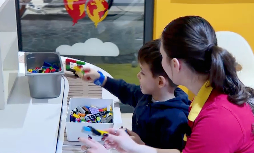 Poveștile oamenilor din spatele educației prin joacă. "În fiecare zi primesc cel puțin o mie și ceva de îmbrățișări"