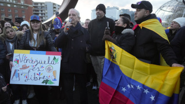 oameni care se bucura in venezuela