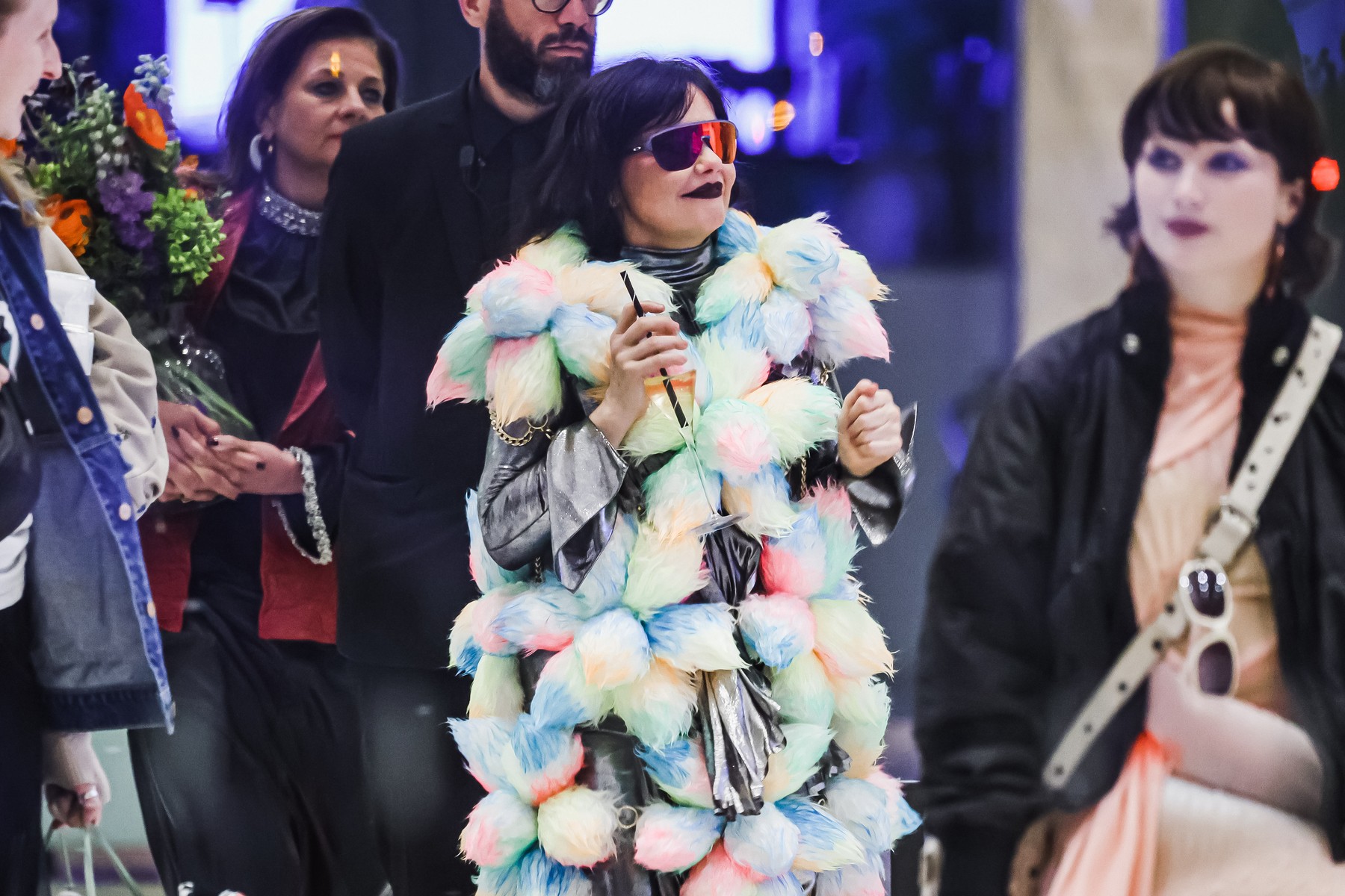 Sfatul cântereței islandeze Bjork pentru groenlandezi: declararea independenței