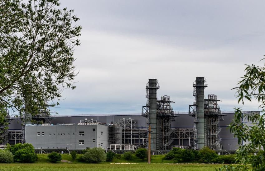 După aproape 10 ani de întârzieri, centrala pe gaze de la Iernut trebuie pusă în funcțiune până la 31 decembrie 2026