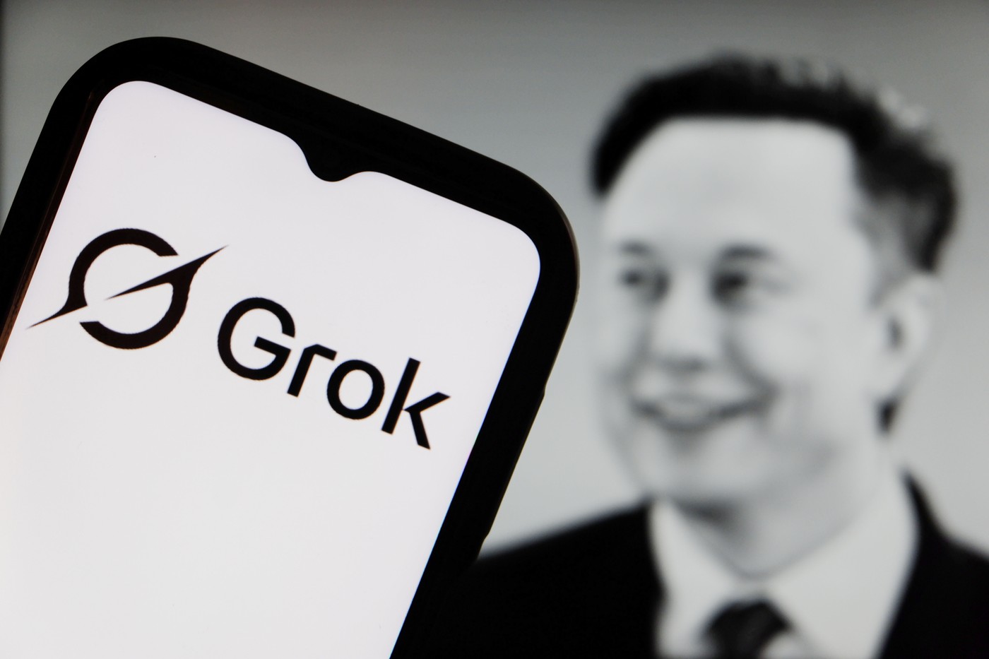 UE critică chatbotul Grok al lui Elon Musk pentru fotografiile „îngrozitoare” generate de IA. „Nu e picant. E ilegal. E revoltător”