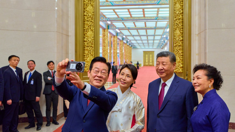 VIDEO  Selfie cu Xi Jinping și resetarea relațiilor cu China: Prima vizită a unui lider sud-coreean la Beijing după 2019