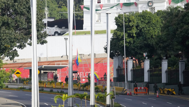 VIDEO  Alertă la Caracas, forțele venezuelene au tras focuri de armă lângă palatul prezidenţial. Ce spune Casa Albă