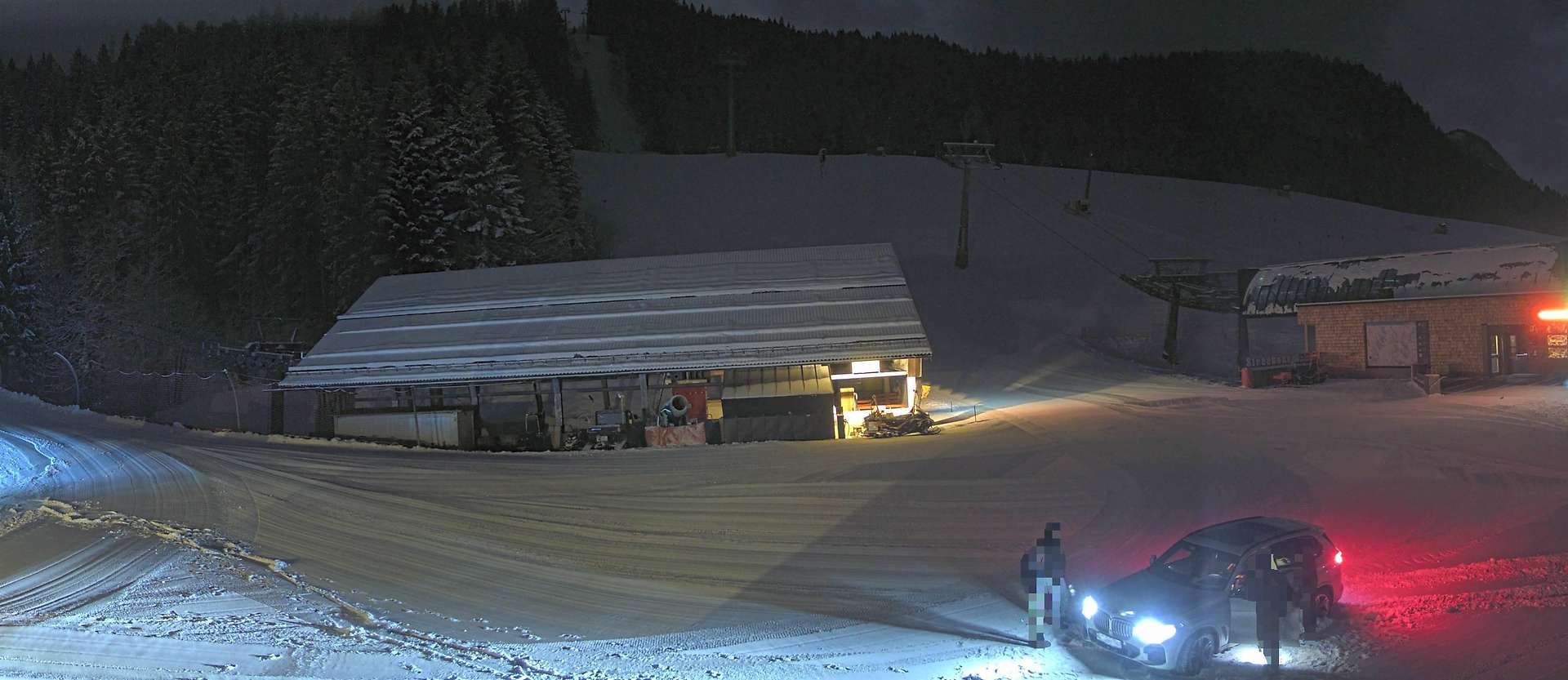 Ca-n filme: doi români au furat un seif dintr-o stațiune de schi austriacă. L-au târât pe pârtie, până la mașină