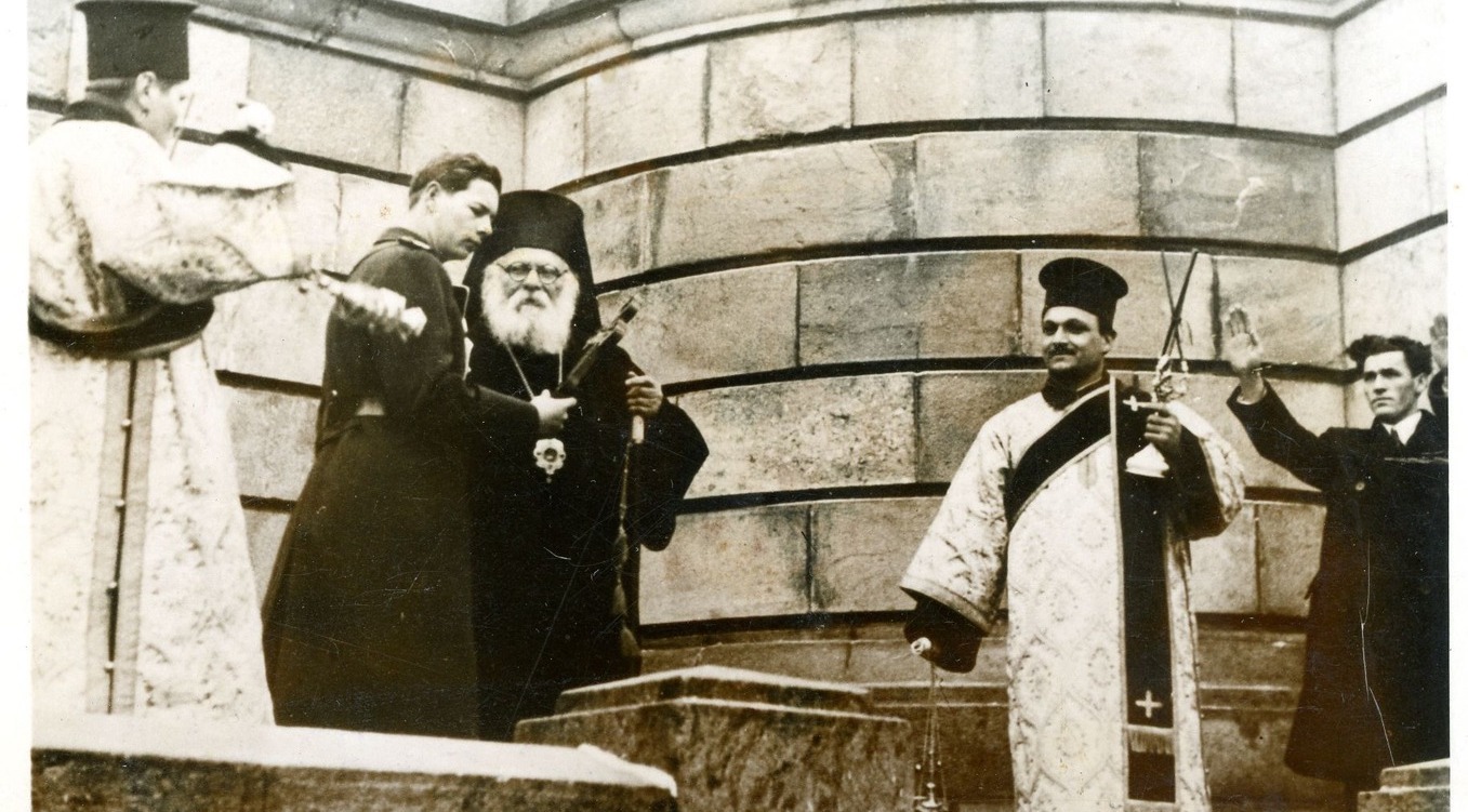 Cine a scos din apa înghețată crucea aruncată de Regele Mihai de Bobotează. Imagini de arhivă