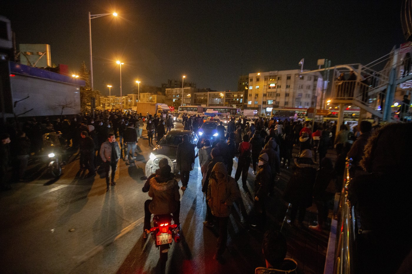 Represalii la proteste, în Iran: 19 morți. Manifestațiile s-au extins în majoritatea provinciilor țării. Avertismentul dur al lui Trump