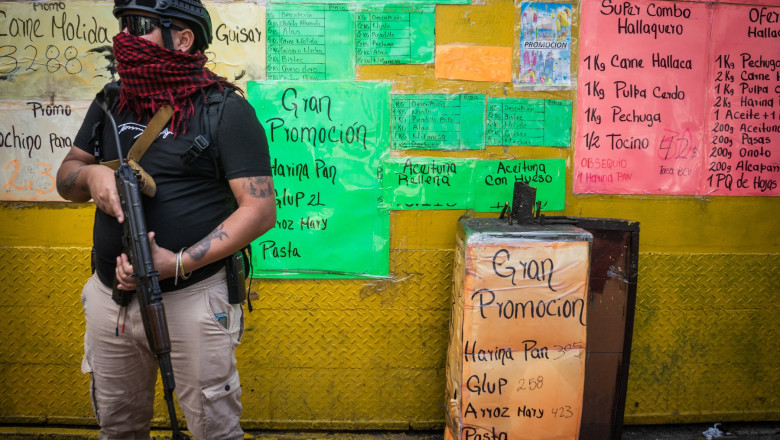 VIDEO&FOTO  „Este înspăimântător. Sunt civili înarmaţi”. Regimul din Venezuela îşi impune autoritatea cu miliţii armate