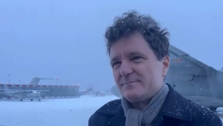 VIDEO  Aeronava Spartan, care l-a adus pe Nicușor Dan în țară de la Paris, a aterizat la București