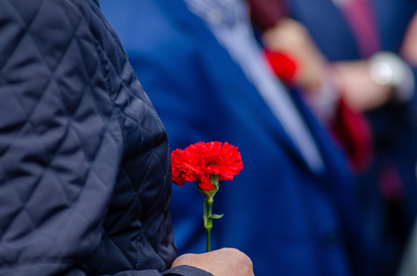 Parlamentul chavist de la Caracas pune o garoafă roșie pe scaunul deputatei Cilia Flores, până la întoarcerea ei. Ce simbolizează