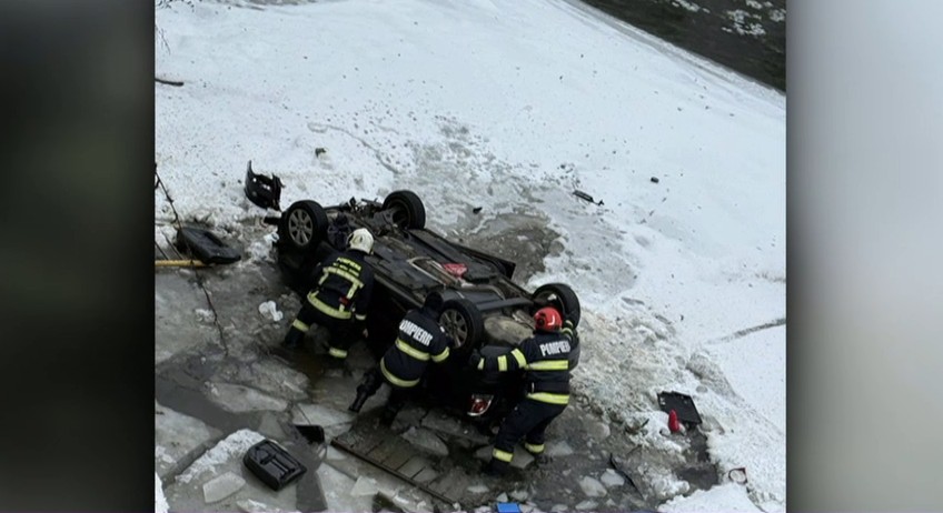 A murit unul dintre cei 5 copii aflați în mașina care a plonjat în râul Bistrița. Mama și doi dintre frați sunt în stare gravă