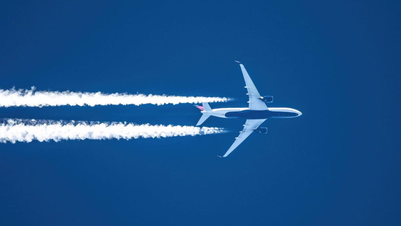 Sharp telephoto close-up of jet plane aircraft with contrails cruising from Seoul to Atlanta at 39,000 feet, ground speed 516 knots over British Colum