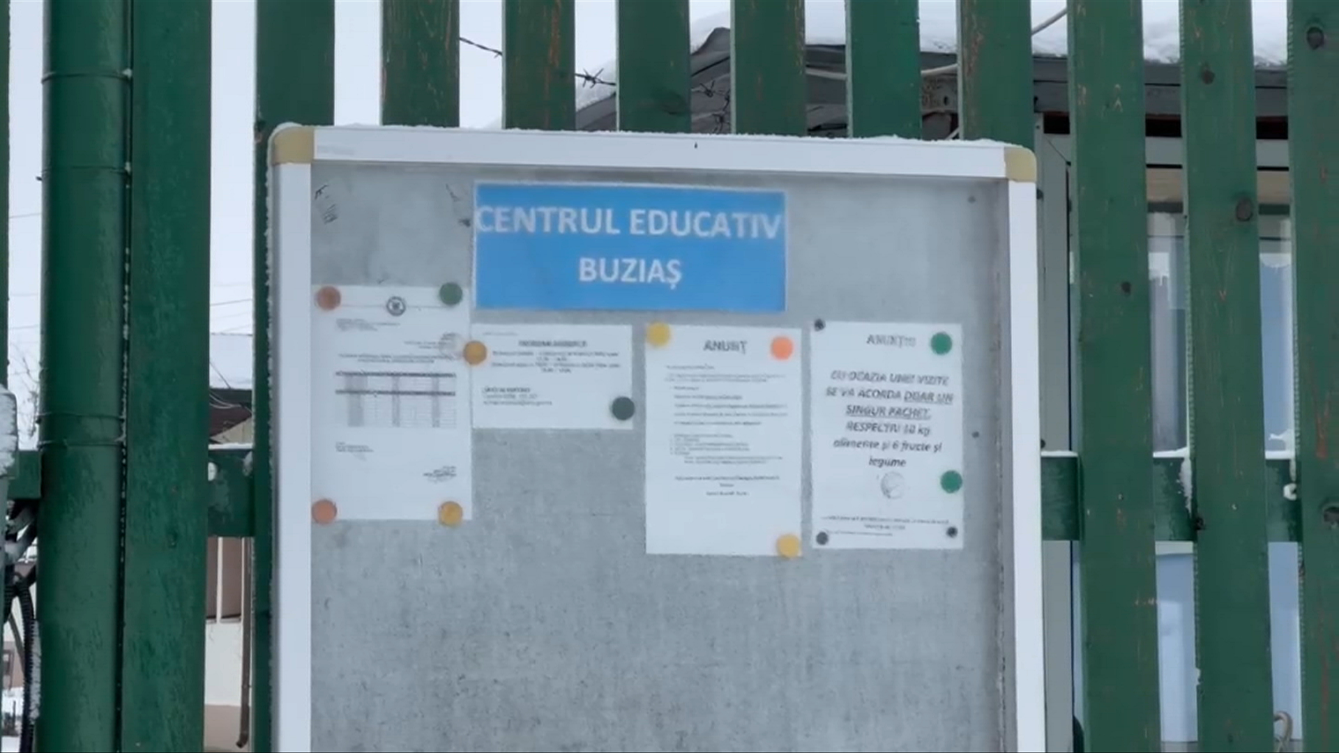Caz șocant într-un centru educativ din Timiș. Doi gardieni acuzați că au constrâns minori la acte sexuale în schimbul țigărilor