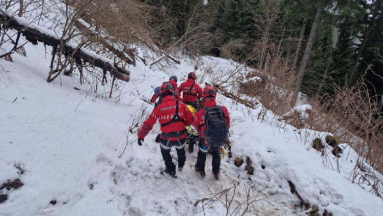 Intervenţie de durată a salvamontiştilor din Neamţ pentru recuperarea unui tânăr, inconştient, din zona înaltă a Masivului Ceahlău