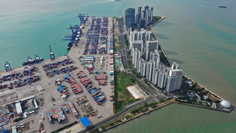 În timp ce Beijingul duce un război comercial cu Occidentul, o insulă din China a devenit cel mai mare „port de liber schimb” din lume