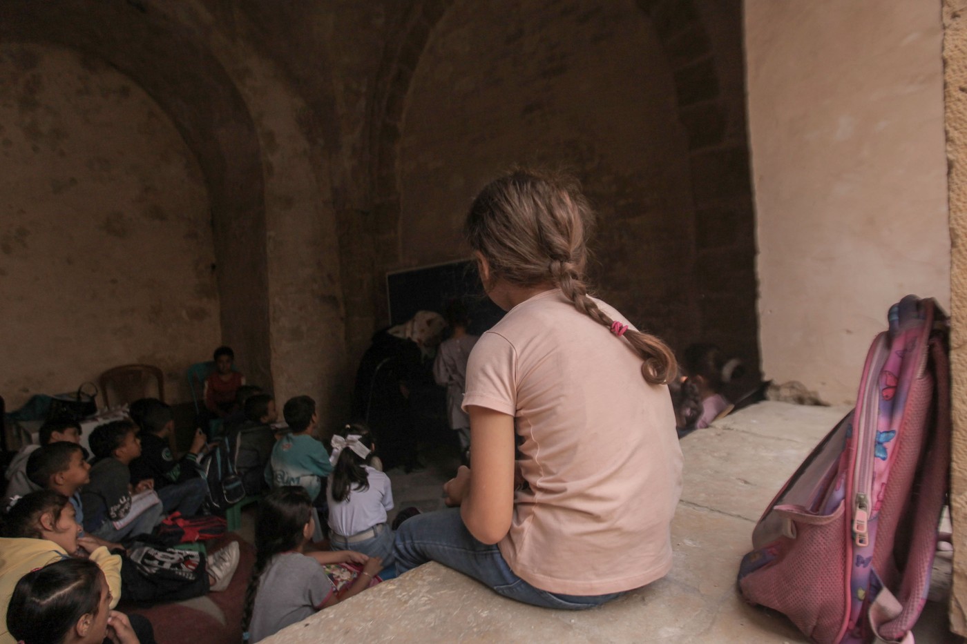 Copiii din Gaza se întorc la școală după doi ani de război, în săli de clasă improvizate, unde se predau doar patru materii 