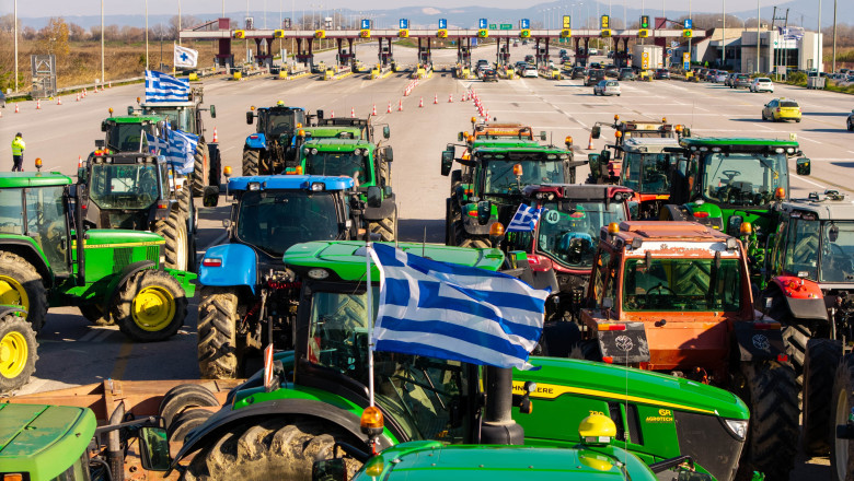 Negocieri blocate în Grecia. Fermierii amenință cu extinderea protestelor pe autostrăzi