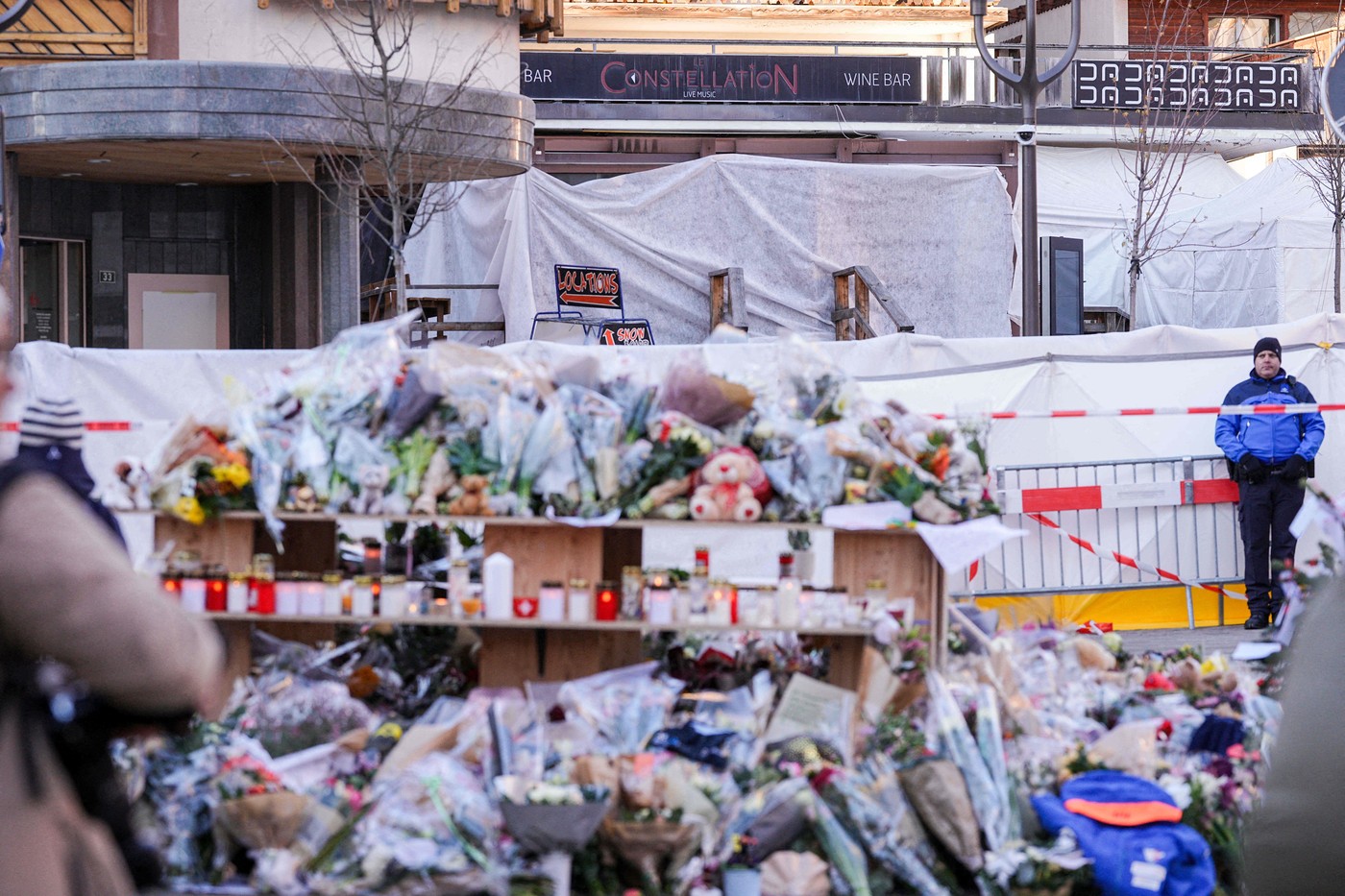 Managerul barului din Crans Montana, care a luat foc, ar fi fugit de incendiu cu casa de marcat în brațe