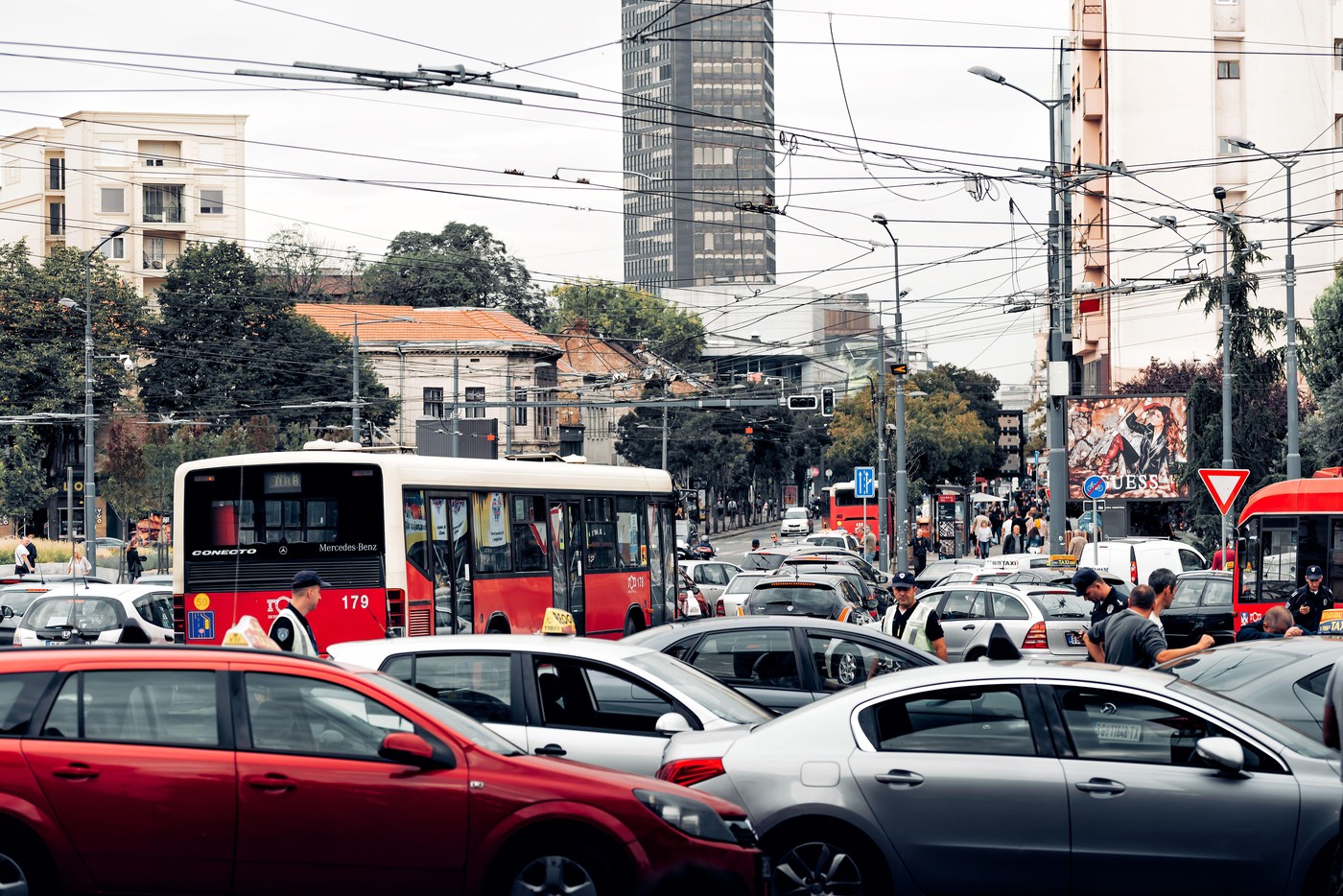 O capitală europeană ia în considerare sistemul „comunist” par-impar. Mașinile ar putea circula doar din două în două zile