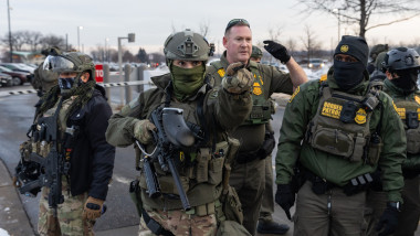 Agenți ICE în Minneapolis