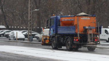 utilaj care deszapezeste in bucuresti