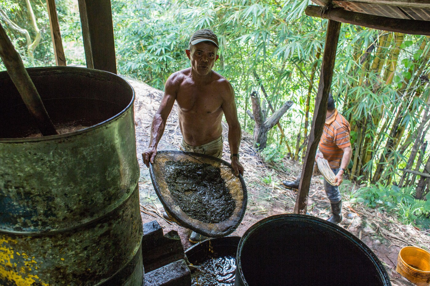 Președintele Columbiei i-a cerut lui Trump „să-l ajute să lovească dur gherila ELN”, care controlează regiuni de producție a cocainei