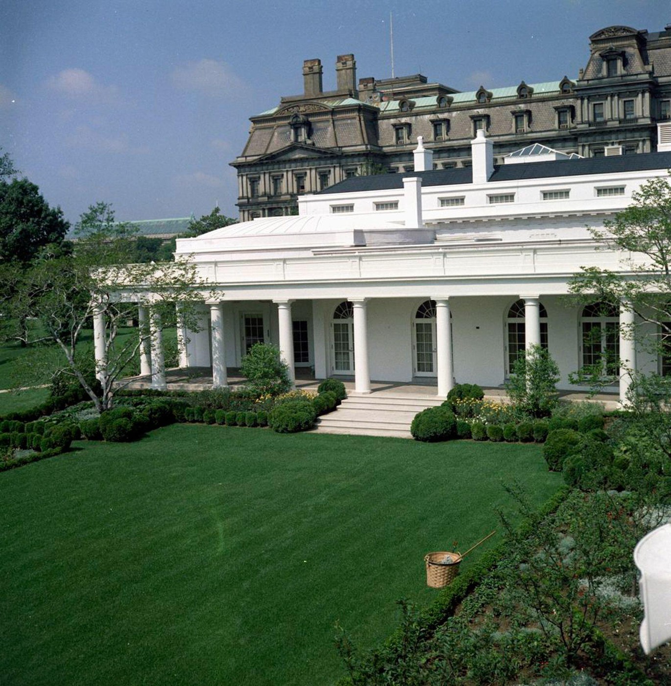 Modificările aduse Casei Albe continuă. Trump dorește un etaj deasupra celebrei colonade albe